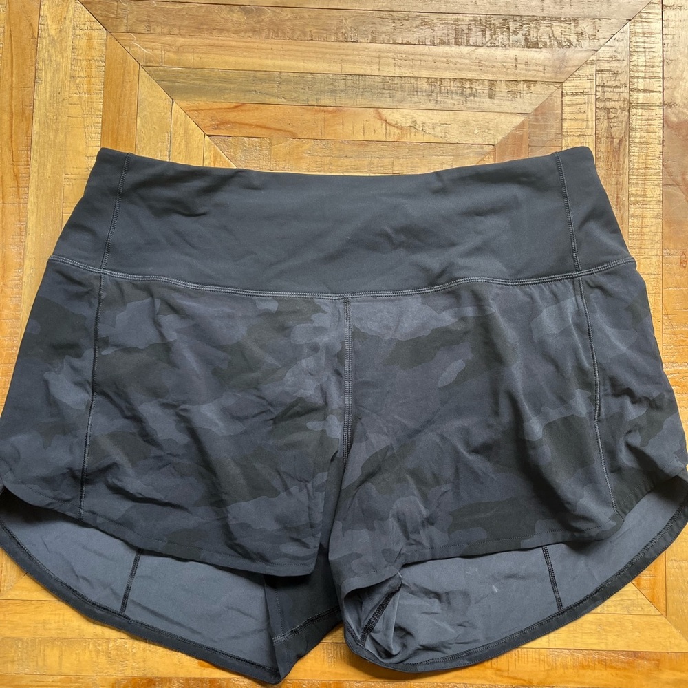 Lululemon Dark Camo Speed Up, Lined High Rise Shorts 4”